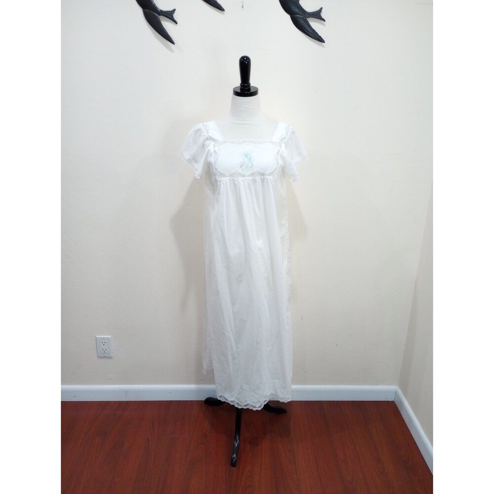 Vintage Barbizon White Embroidered Floral and Lace Nightgown - M